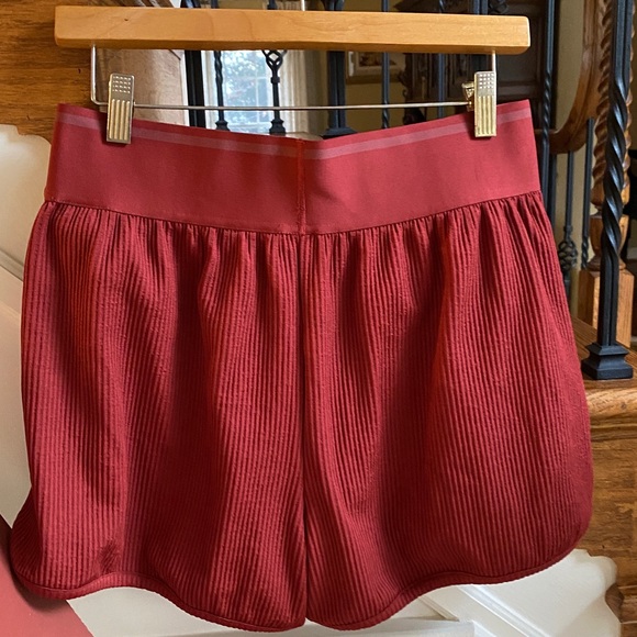 UNDER ARMOUR Journey Ribbed Shorts - Picture 4 of 14